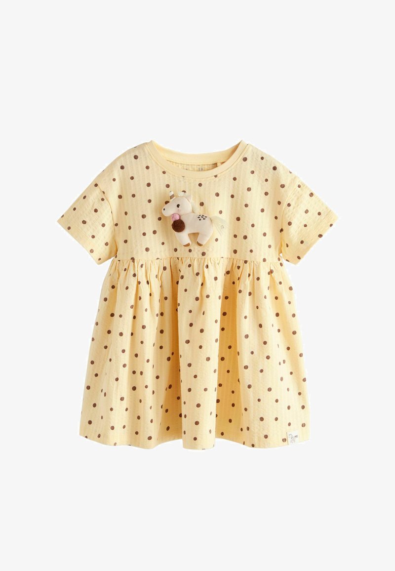 Robe jaune à manches courtes pour tout-petit avec des pois marron et une petite licorne en peluche fixée sur la poitrine.