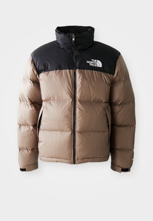 Giubbotto imbottito con una parte superiore nera e una parte inferiore marrone chiaro, con zip frontale, tasche laterali e un logo sul petto.