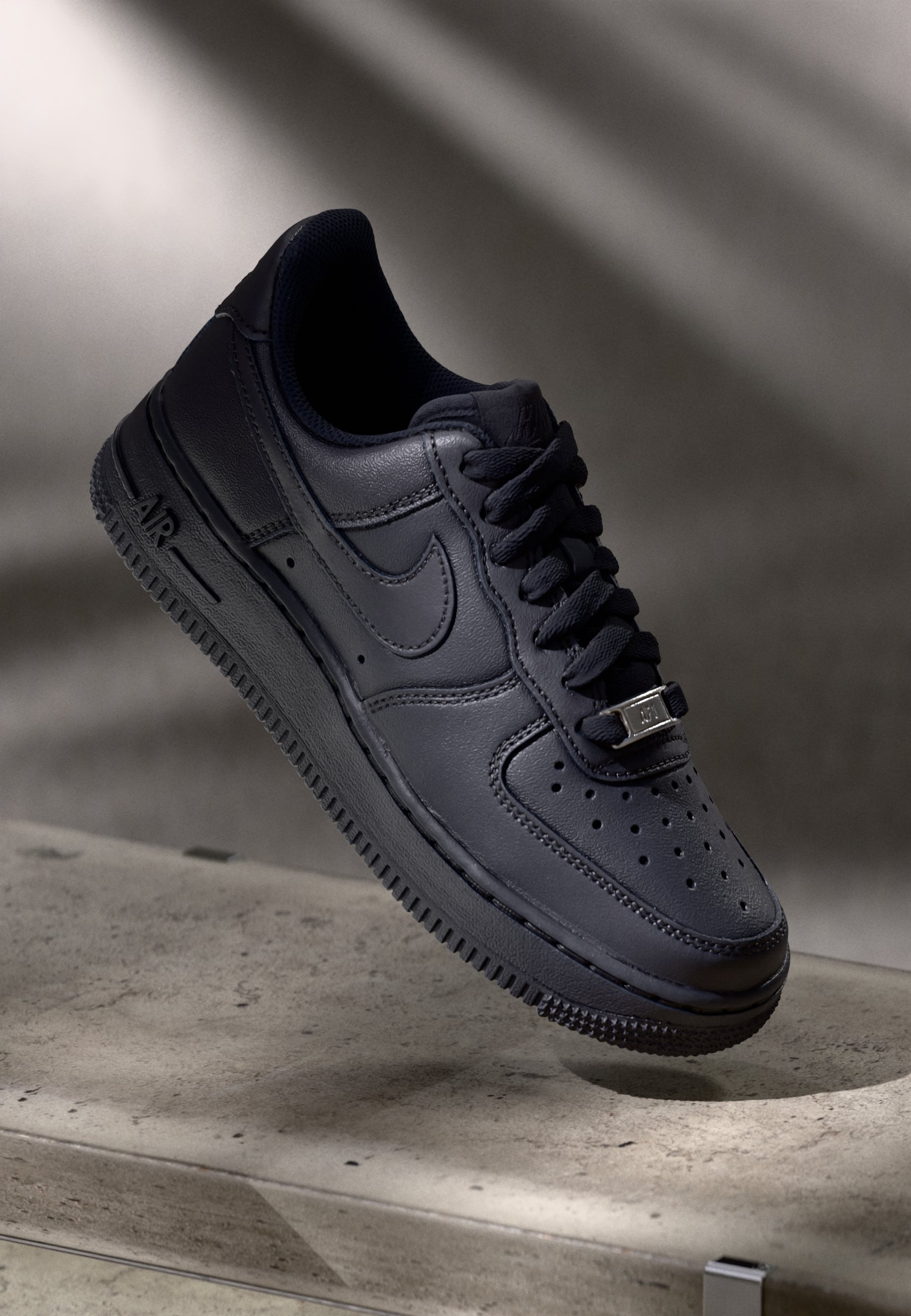 【NIKE】AIR FORCE 1 LOW '07 BLACK Nike Sportswear AIR FORCE 1 '07 - Sportbačiai - black/juoda
