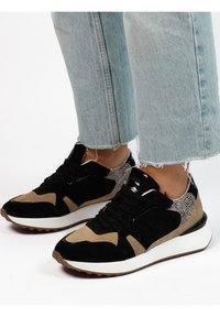 Manfield MIT DETAILS - Sneakers laag - schwarz