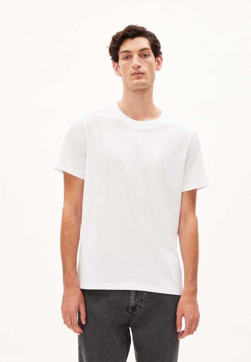 ARMEDANGELS - MAARKUS SOLID - Basic T-shirt - white, Enlarge