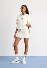 The North Face COORDINATES CROP HOODIE - Športni pulover - white dune