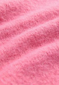 Thumbnail Image 4