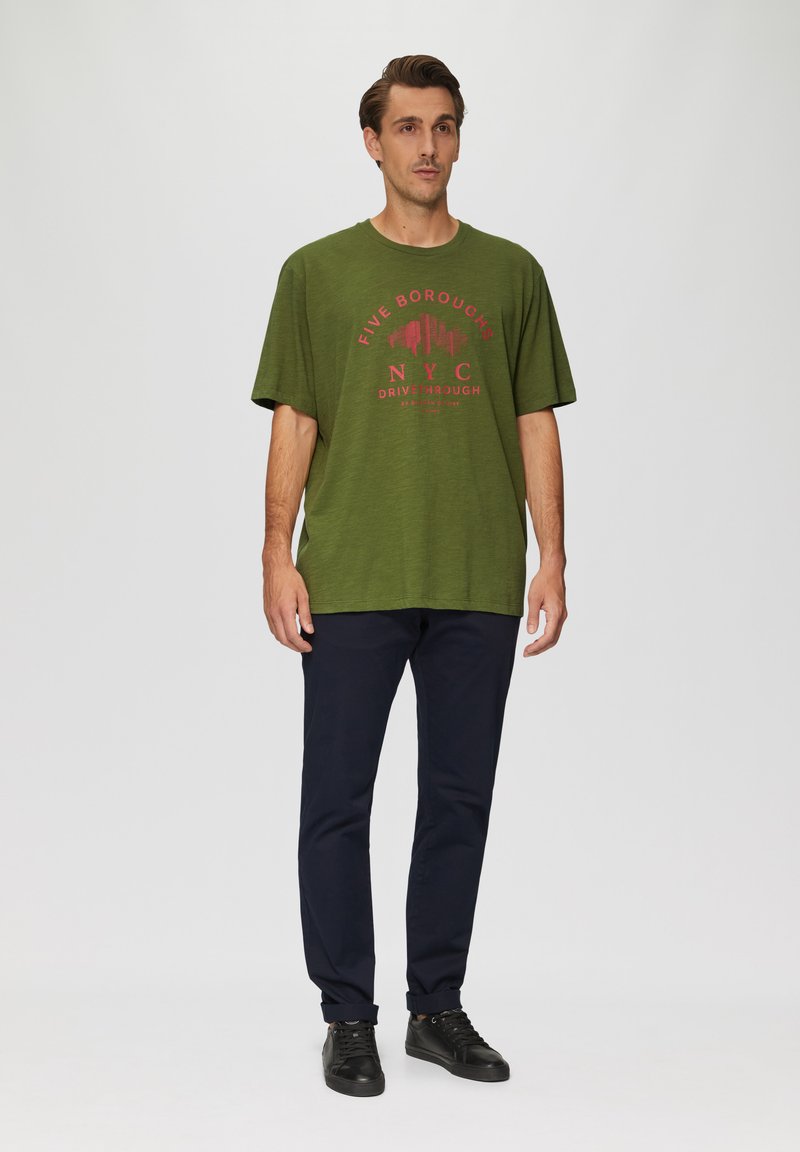 s.Oliver MIT FLAMMGARNSTRUKTUR - T-shirt print - guacamole