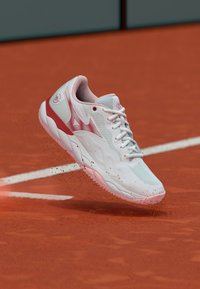 Nevybrané, white/pinkesque/barbados cherry