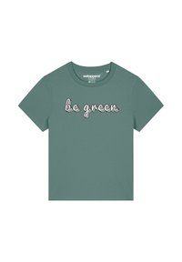 T-shirt en coton vert avec des manches courtes et un col rond, arborant le texte "soyez vert" en écriture cursive blanche et noire sur le devant.