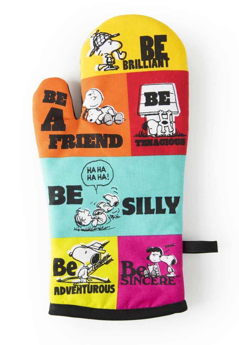 Guante de cocina con personajes coloridos de Peanuts y frases: Sé brillante, sé un amigo, sé tenaz, sé tonto, sé aventurero, sé sincero.