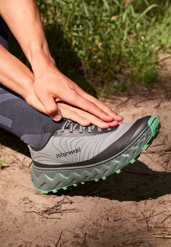 TOMIR 2.0 UNISEX - Trail running shoes 5