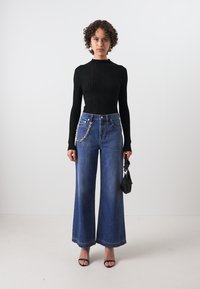 GAP GAP X CULT GAIA SHEER MCKNCK TOP - Stickad tröja - black
