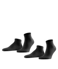 Schwarze Socken in verschiedenen Höhen, mit einem gerippten Bündchen, glatter Textur und runder Zehenform. Geeignet für die Freizeit.