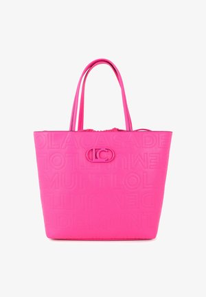 Ružová taška na rameno z hladkého syntetického materiálu. Má reliéfny vzor textu s logom, dvojité rúčky a horné zapínanie na zips.