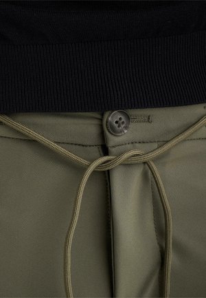 Vanguard, V12 - Chinos - mulled basil