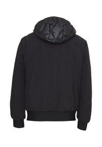 Giacca a vento nera con cappuccio trapuntato, polsini e orlo elastici. Materiale esterno liscio, presenta una vestibilità comoda e dettagli minimi.
