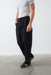 Pier One Chino - black