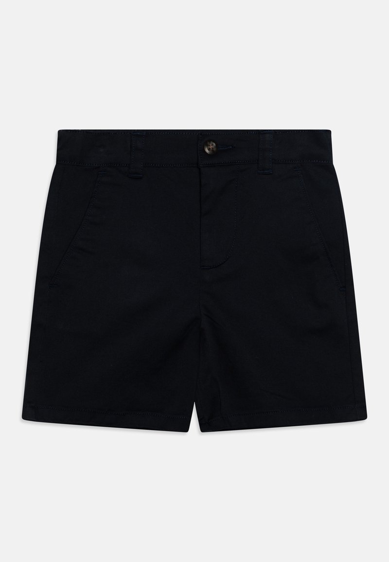 Shorts en coton noir sur mesure avec poches avant, passants de ceinture et fermeture à bouton à la taille sur un fond clair.