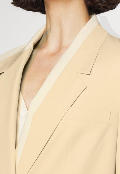 IVY OAK JAY - Casaco curto - honey cream