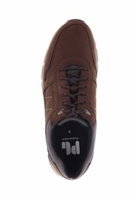 Braune Leder-Schnürschuhe mit runder Zehenpartie, grauen Akzenten und gepolstertem Kragen; verfügen über eine strukturierte Sohle und ein Logo auf der Innensohle.