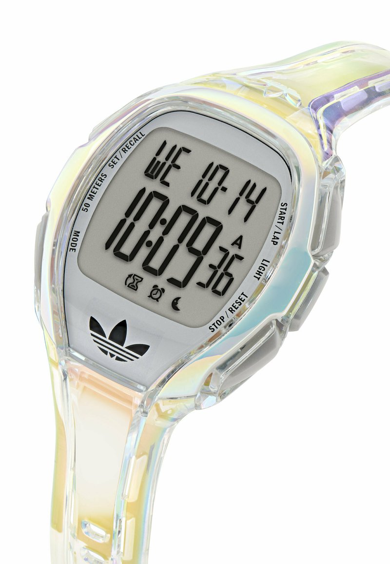 Orologio digitale con cinturino in plastica trasparente iridescente, display grigio che mostra ora e data, e logo nero sul quadrante.