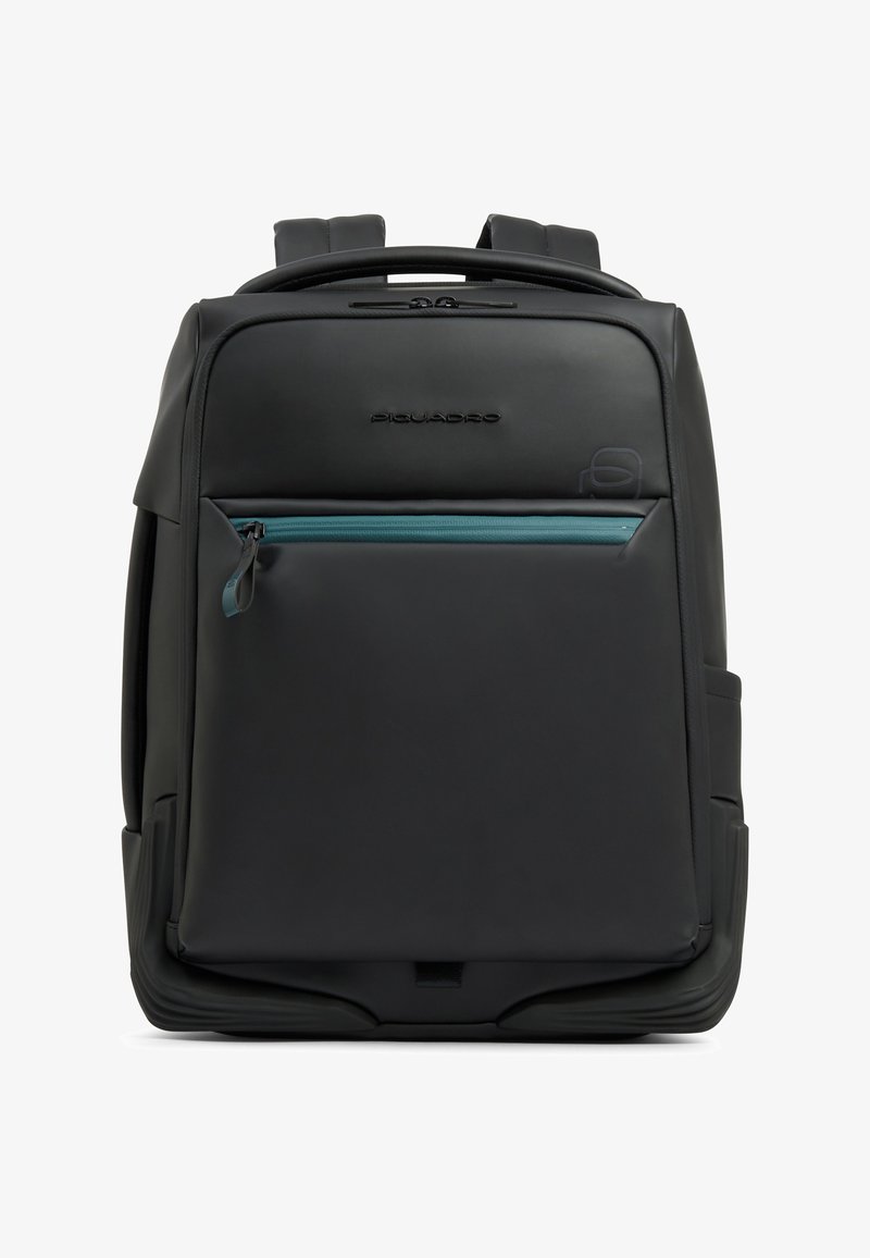 Mochila negra Piquadro con correas acolchadas, bolsillo frontal con cremallera verde azulado y asa superior.