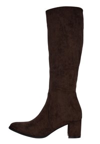 Bota de ante marrón hasta la rodilla con punta cuadrada, tacón ancho y textura suave, que presenta costuras mínimas y una silueta elegante.