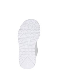 Sole di scarpa sportiva bianca con motivo di presa testurizzata, caratterizzata da un design geometrico e un bordo liscio. Il materiale appare gommato.