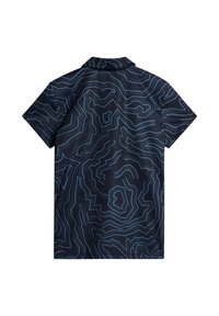 Koszulka polo z krótkim rękawem w ciemnonawowym kolorze z kontrastowym jasnoniebieskim wzorem topograficznym. Gładka faktura, złożony kołnierz i luźny krój.