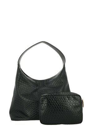 Borsa a mano in pelle nera con motivo a serpente texturizzato. Presenta una maniglia curvata e una pochette rettangolare removibile con zip.