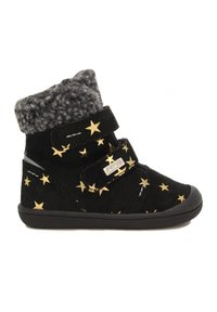 Zwarte suède enkellaars met gouden sterpatronen, grijze fleece voering bij de kraag en twee klittenbandsluitingen. Rubberen zool voor grip.