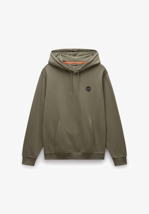 Jasnozielona bluza z kapturem wykonana z miękkiego materiału, z przednią kieszenią typu kangur, regulowanym kapturem oraz okrągłą naszywką z logo na klatce piersiowej.