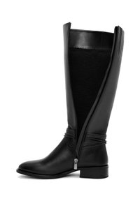 Bottes en cuir noir montant jusqu'au genou avec fermeture éclair, finition lisse, détails de couture subtils et petit talon bloc. Intérieur doublé de matière douce.