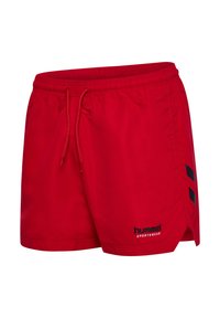 Röda sportshorts i lättviktigt material, med midjeband av elastik och snörning, sidoklyftor samt svarta logotyper och accenter.