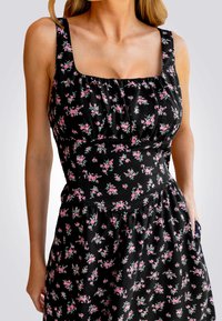 Cupshe DITSY FLORAL PRINT - Vestido informal - black pink