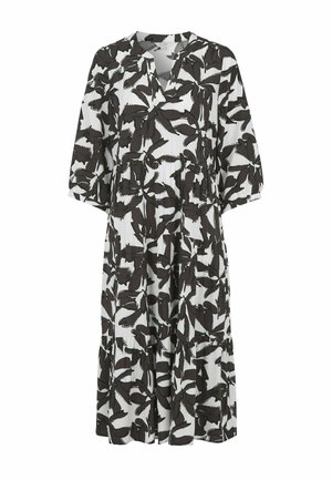 Sort og hvid kjole med blomstermønster, V-hals, trekvartærmer og lagdelt design. Fremstillet af letvægtsstof med en glat tekstur.