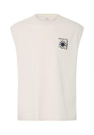 Ermeløs beige skjorte med rund hals og lite svart sol- og bølgedesign på venstre bryst med teksten "UNLIMITED SUMMER".