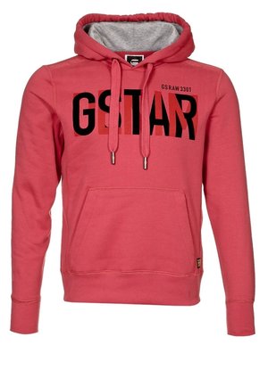 Rode hoodie met voorzak, zwarte en donkerrode "G STAR" tekst, trekkoorden en grijze binnenvoering van de capuchon.