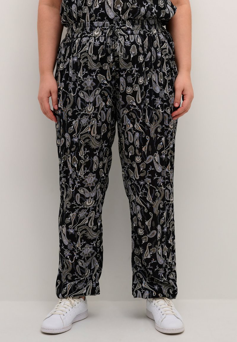 Kaffe Curve KCLOKANA - Trousers - black and white paisley/black ...