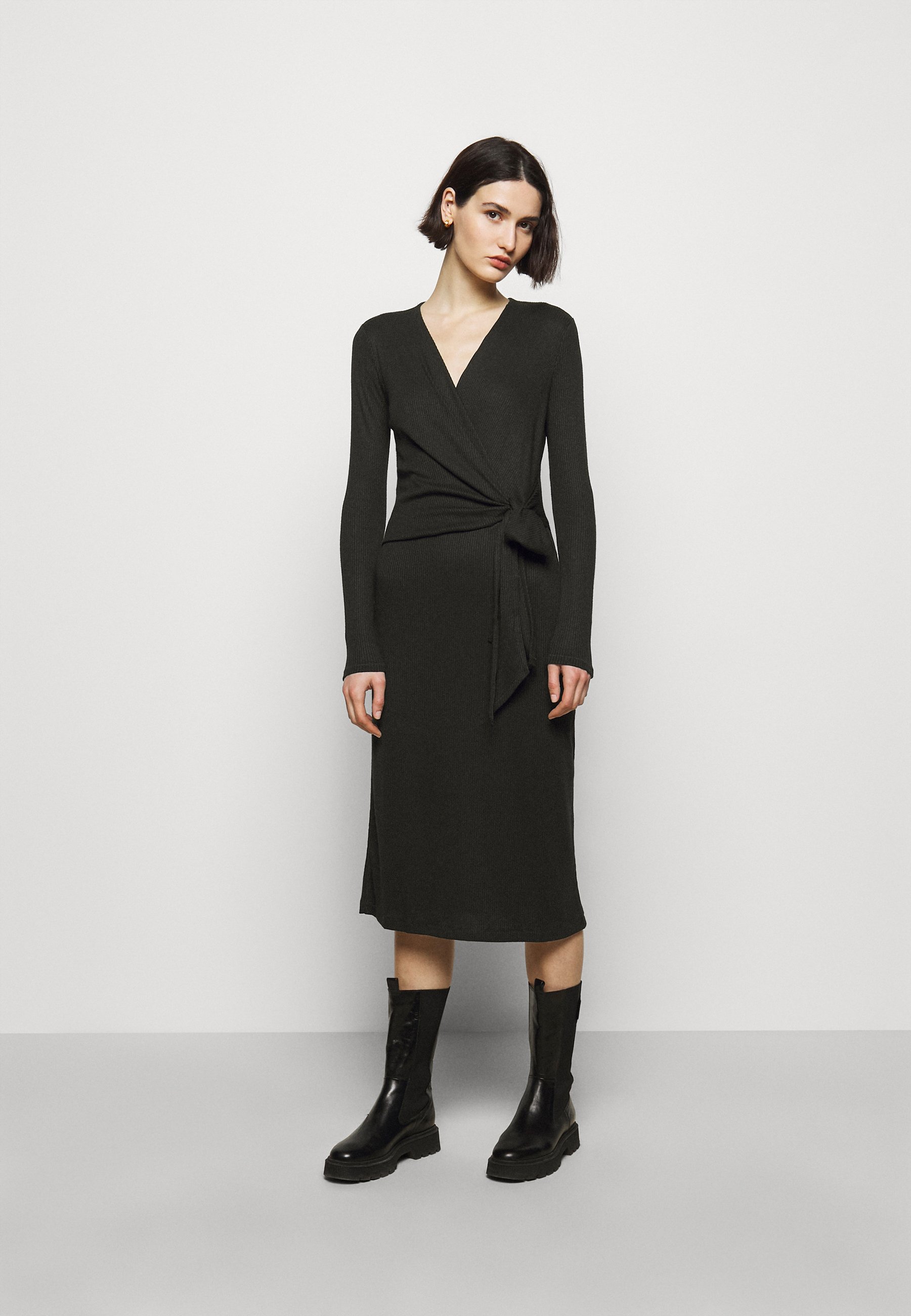 robe pull portefeuille