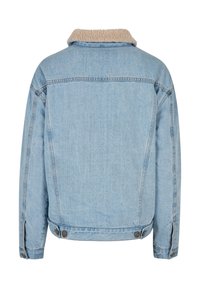 Veste en denim bleu clair avec col en polaire beige, manches longues, poignets boutonnés et boutons réglables à la taille, vue de dos.