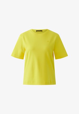 Gelbes Baumwoll-T-Shirt mit kurzen Ärmeln und Rundhalsausschnitt, mit einem kleinen Herzlogo auf der linken Brust und einem schwarzen Markenlabel im Krageninneren.