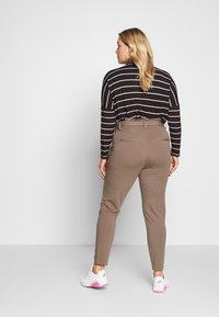 Vero Moda Curve Calças - bungee cord