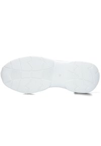 Witte rubberen schoenzool met een gestructureerd grippatroon, voorzien van segmentale lijnen voor flexibiliteit en stabiliteit. Strak ontwerp met minimale details.