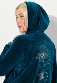 Ulla Popken FLOWER MOTIF  - Sudadera con cremallera - dark petrol