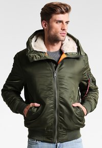 Alpha Industries - MA-1 HOODED - Lahka jakna - dark green Miniaturna slika 1