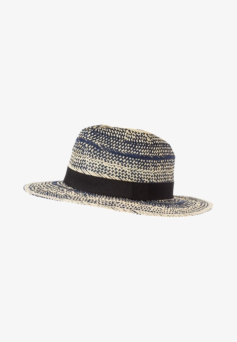 Chapeau fedora en paille tissée avec motif noir et beige naturel, avec un bandeau en tissu noir autour de la base de la calotte.