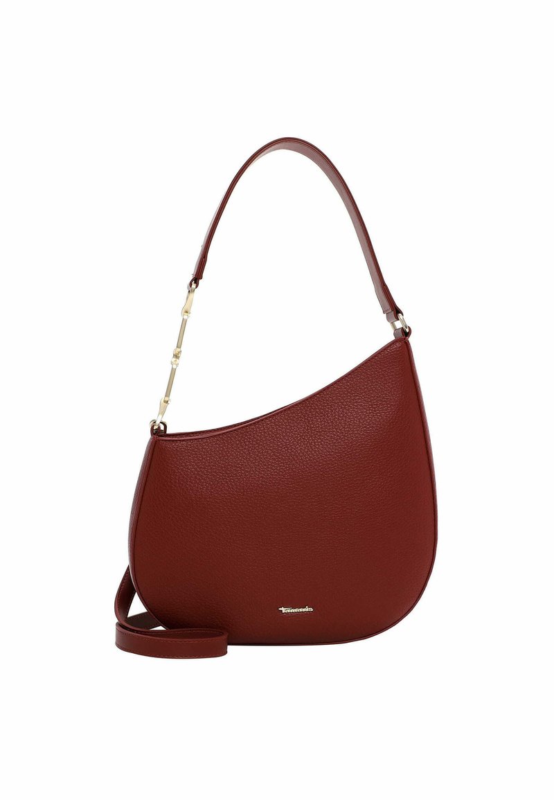 Rode leren tas met een gebogen vorm, gestructureerd oppervlak en hardware in goudkleur. Voorzien van een enkele schouderriem en een afneembare crossbody riem.