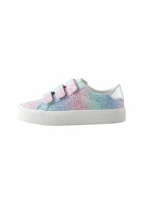 Baskets pastel scintillantes avec des bandes Velcro, présentant des nuances de rose, bleu et lavande, semelle blanche et surface en caoutchouc texturé.