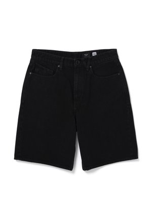 Schwarze Jeans-Shorts mit vorderem Knopf und Reißverschluss, Gürtelschlaufen und fünf Taschen, auf weißem Hintergrund präsentiert.