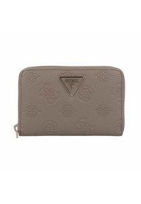 Grijze leren portemonnee met een gestructureerd oppervlak, gegraveerde patronen en een driehoekig logo-accent. Voorzien van een ritssluiting en contrasterende stiksel details.