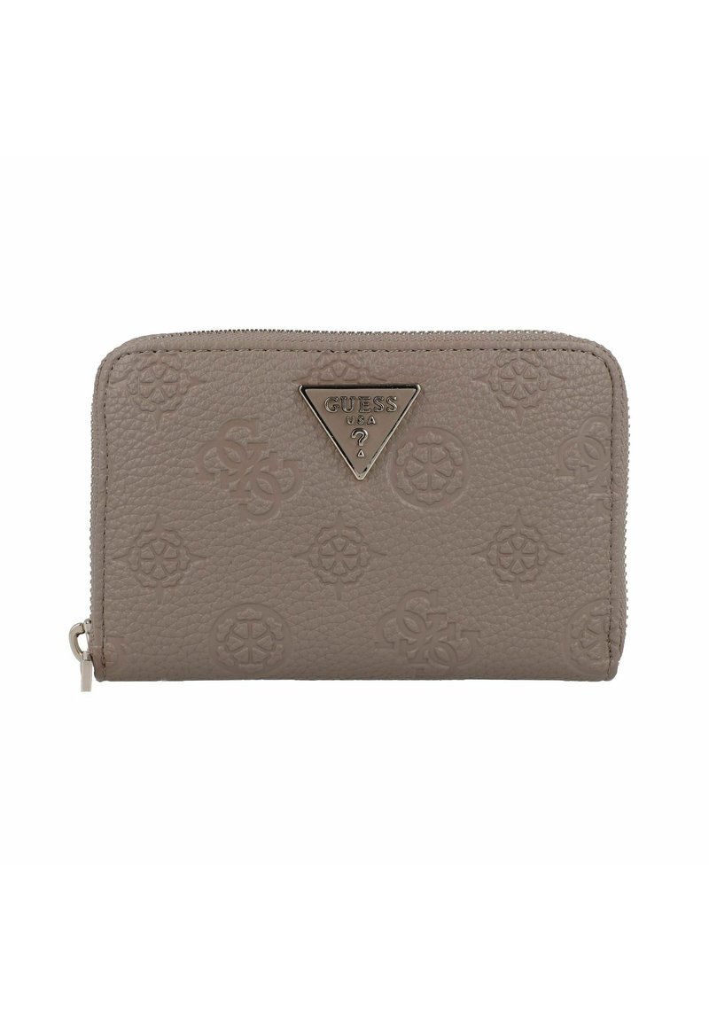 Grijze leren portemonnee met een gestructureerd oppervlak, gegraveerde patronen en een driehoekig logo-accent. Voorzien van een ritssluiting en contrasterende stiksel details.