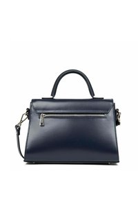 Borsa a mano in pelle blu marina con una forma strutturata, manico superiore, tracolla removibile e tasca anteriore con zip. Texture liscia e hardware minimale.